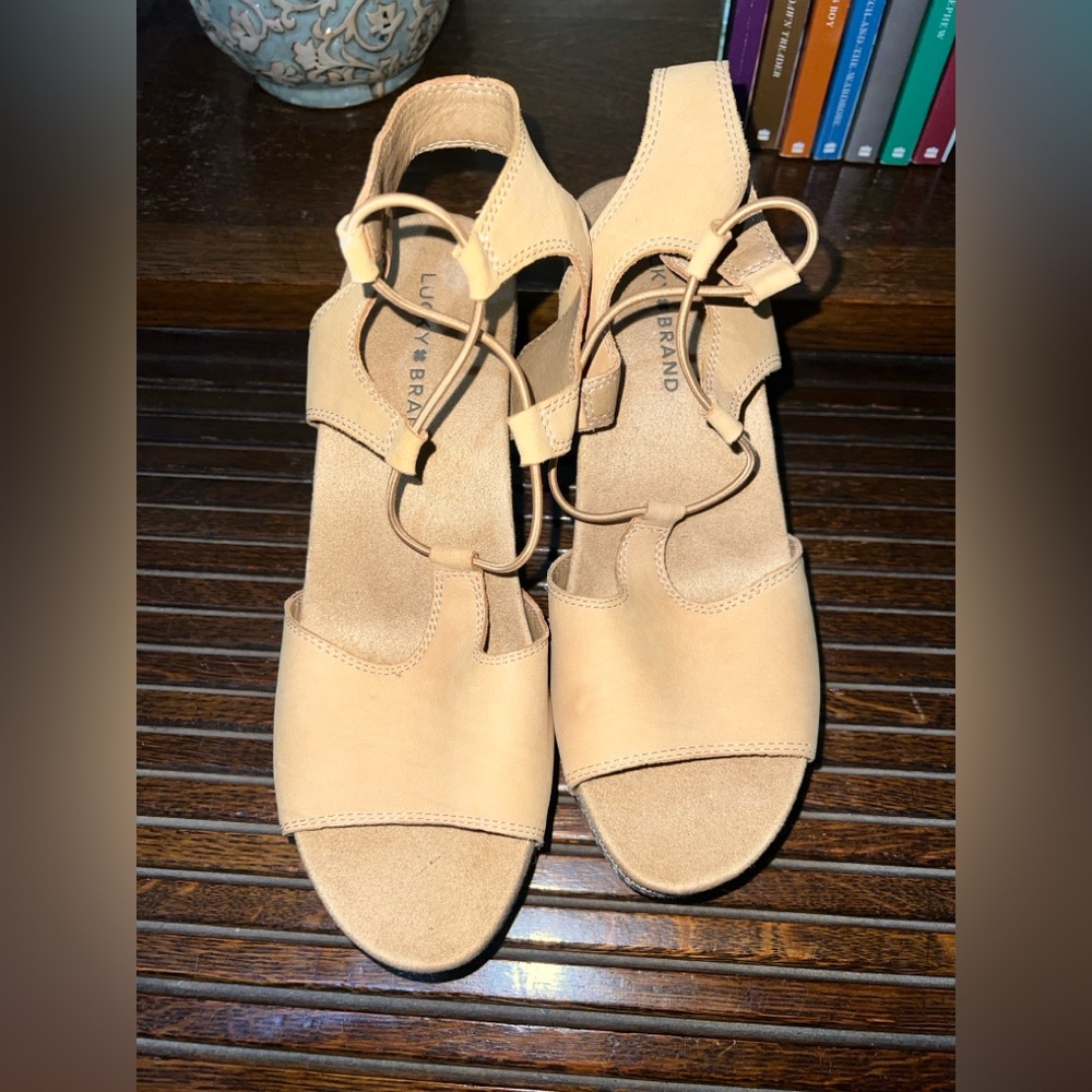 Lucky Brand Tan Women's Sandals‎